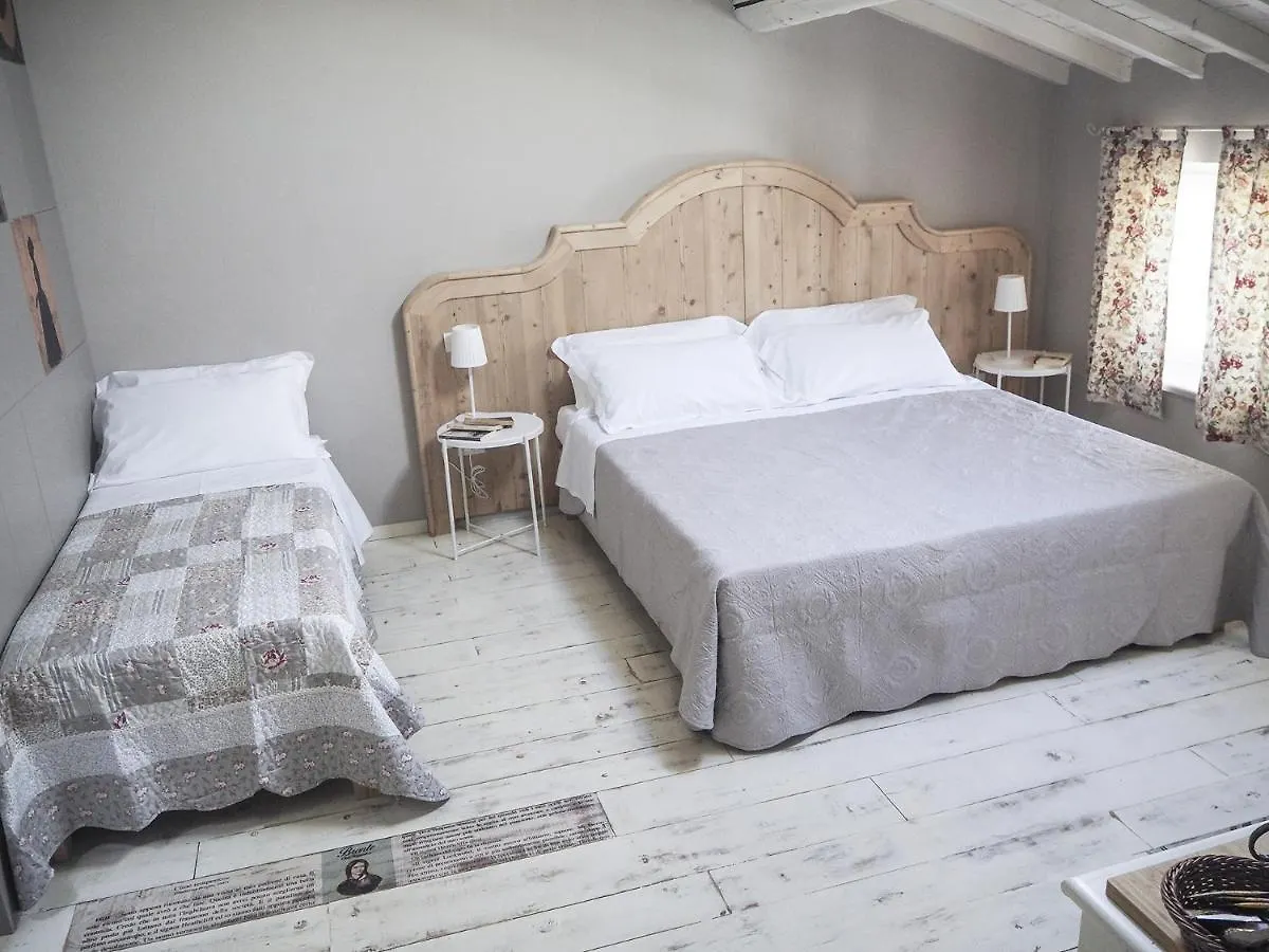 B&B Antique Maison ソアーヴェ 0*,