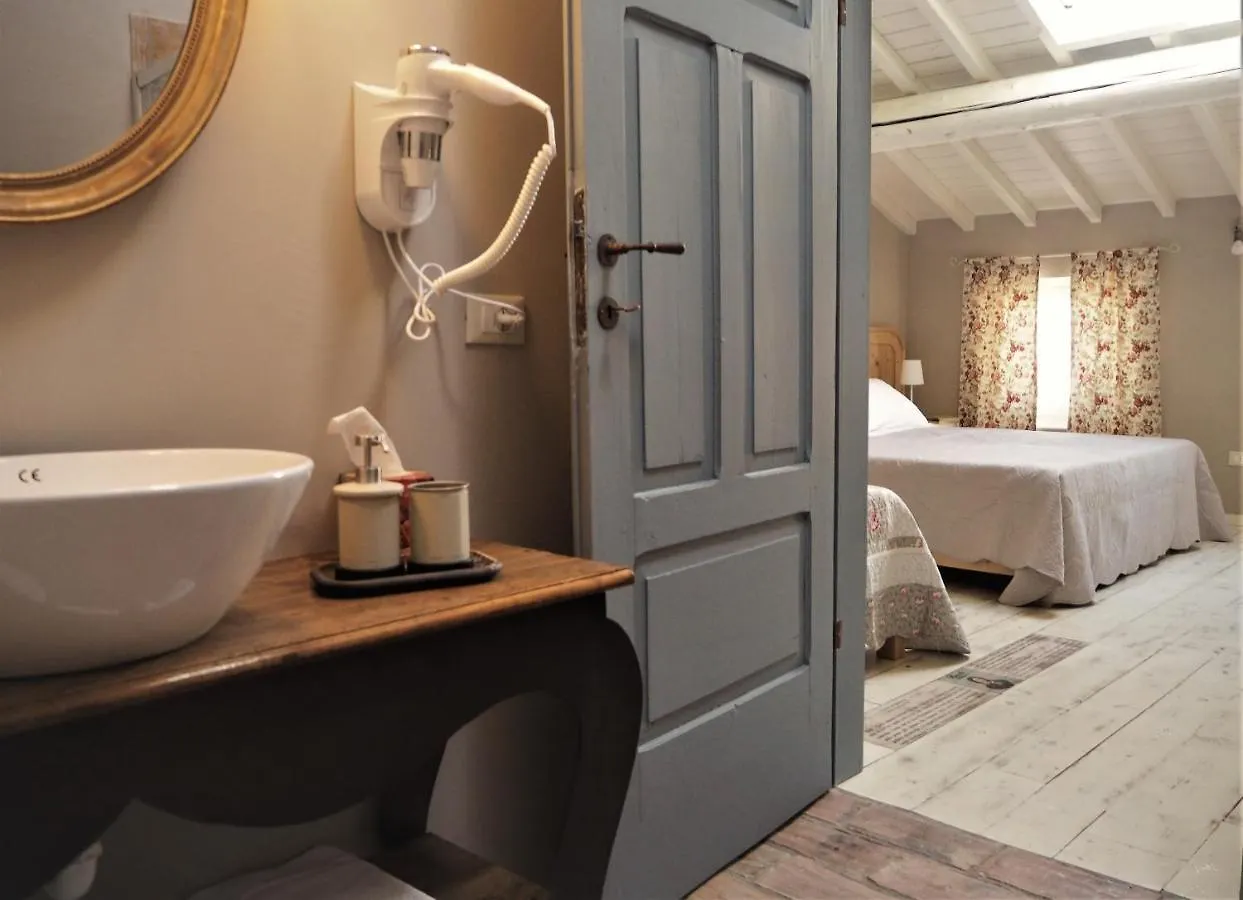 B&B Antique Maison ソアーヴェ 0*,